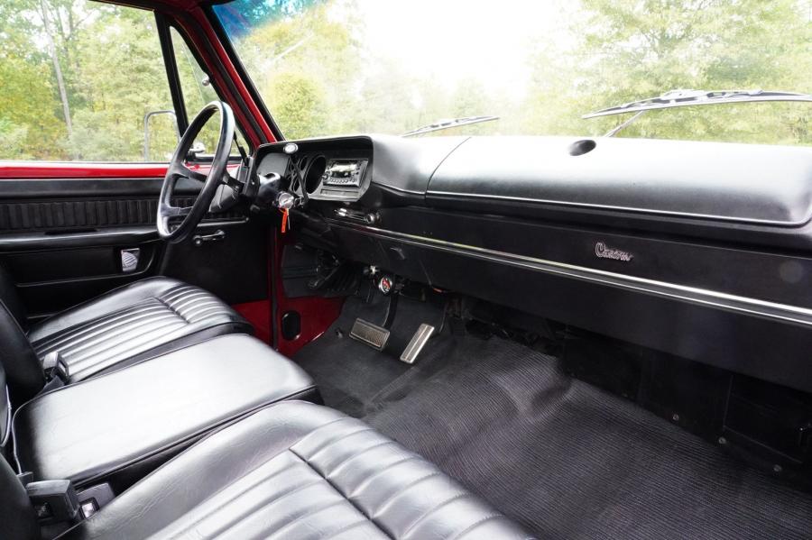 Интерьер Dodge D100 Custom Pickup 1979 года  (фото 65 из 92)